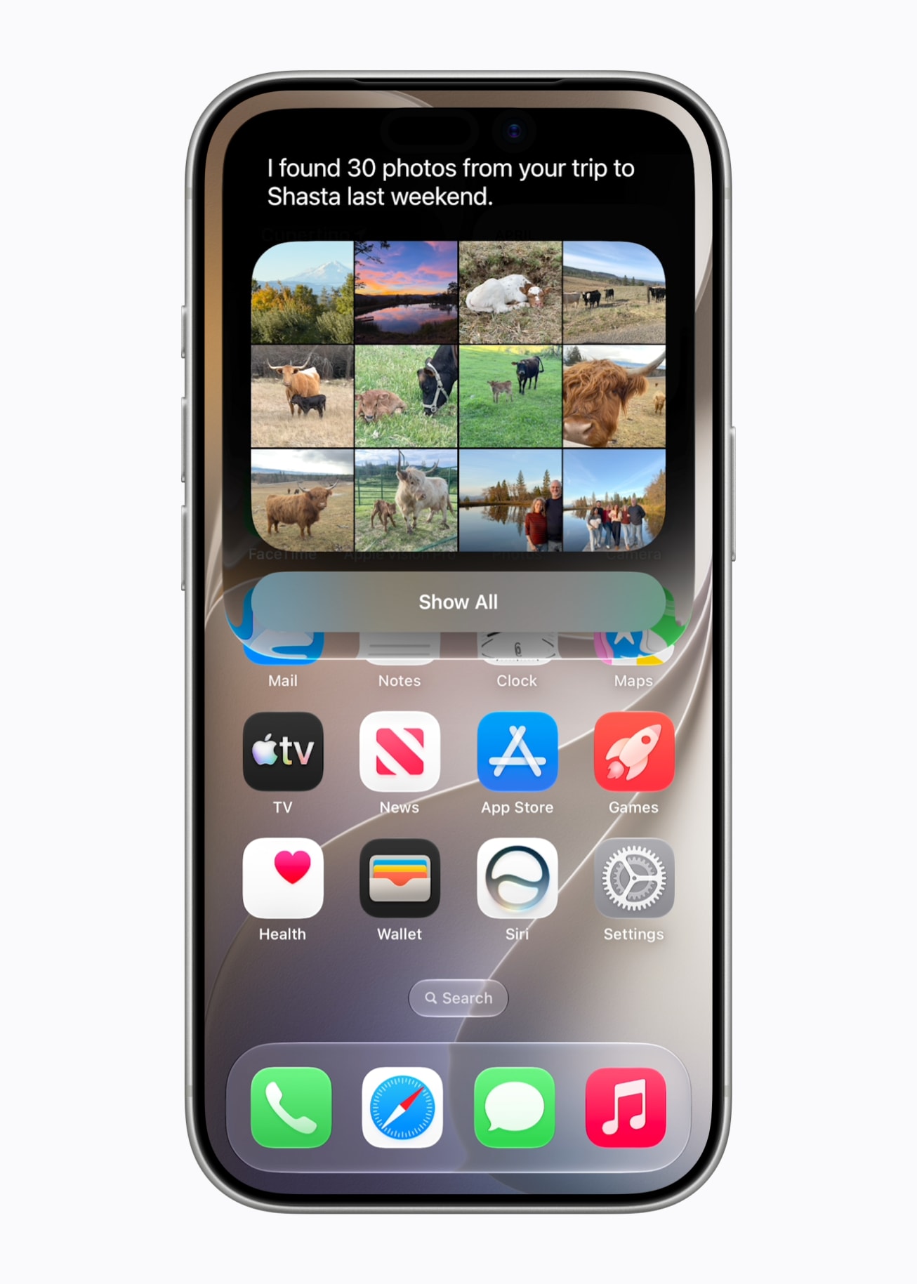 Siri AI søker etter bilder fra en tidligere helg på en iPhone 17 Pro.