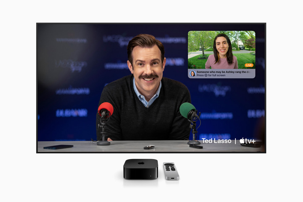 Apple TV 4K viser Ted Lasso med et HomeKit-kamera i et lite vindu